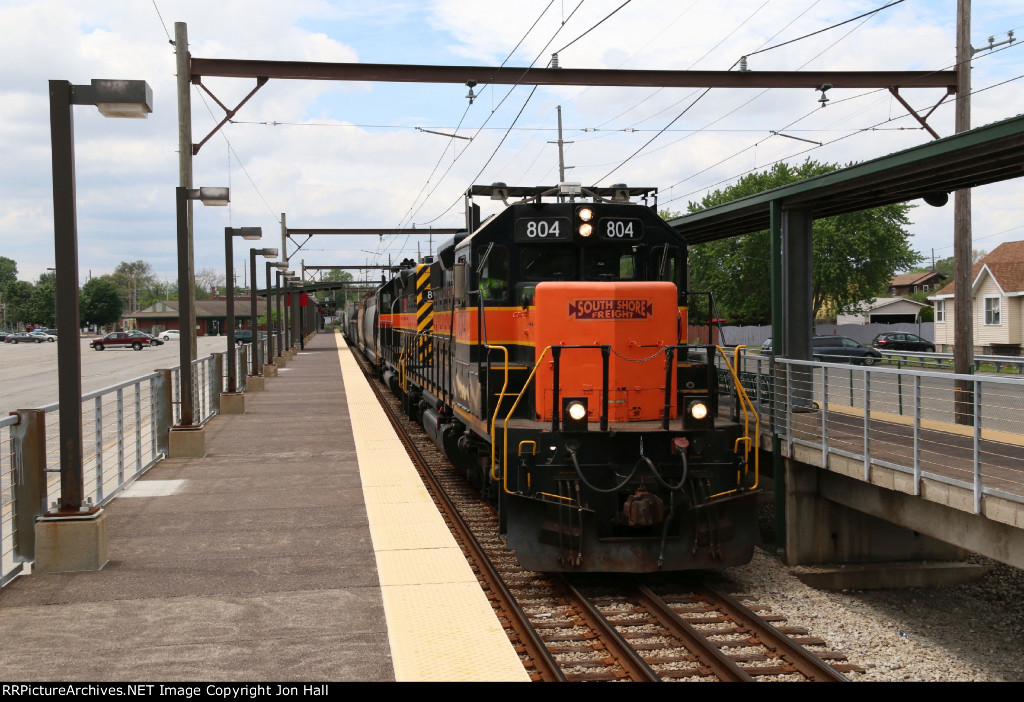 South Shore 804 & 805 start east for Bailey with PF9